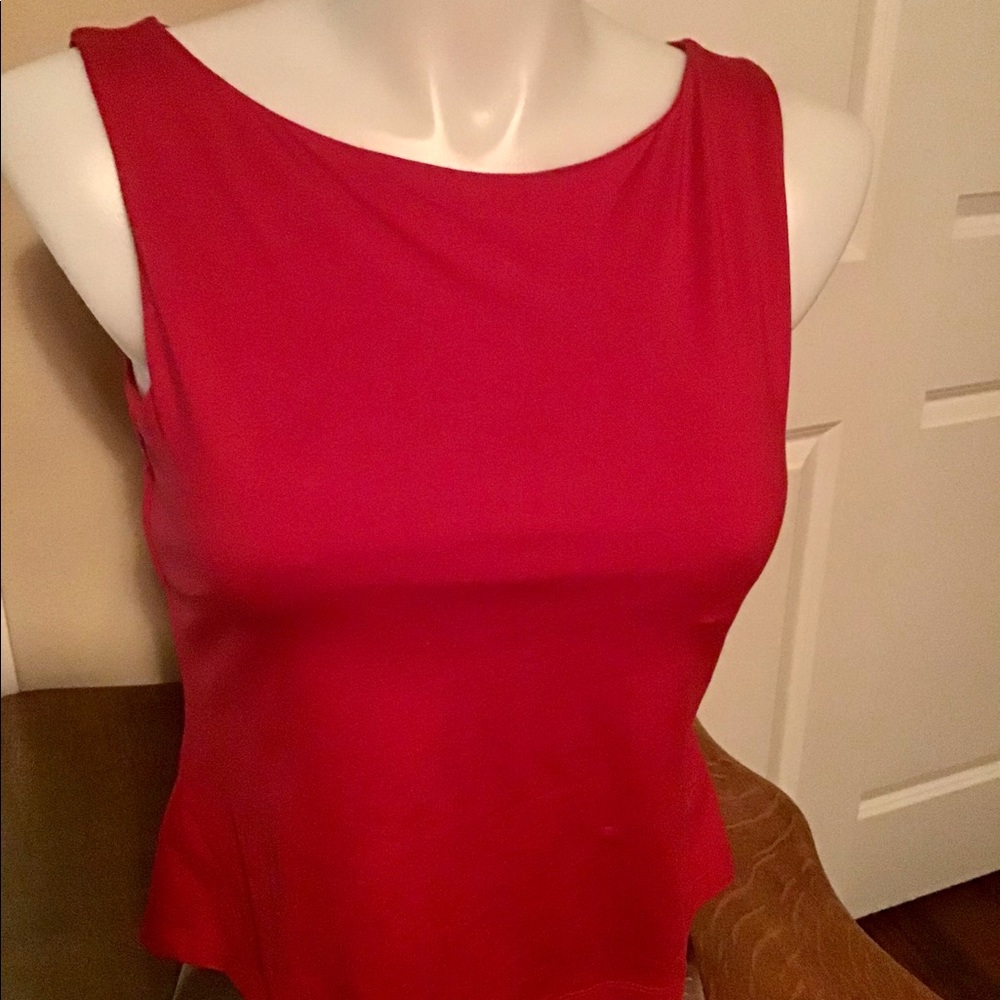BEAUTIFUL TRUE RED SLEEVELESS TOP FROM MACYS♥️LINED IN BUST AS SHOWN IN PICS.